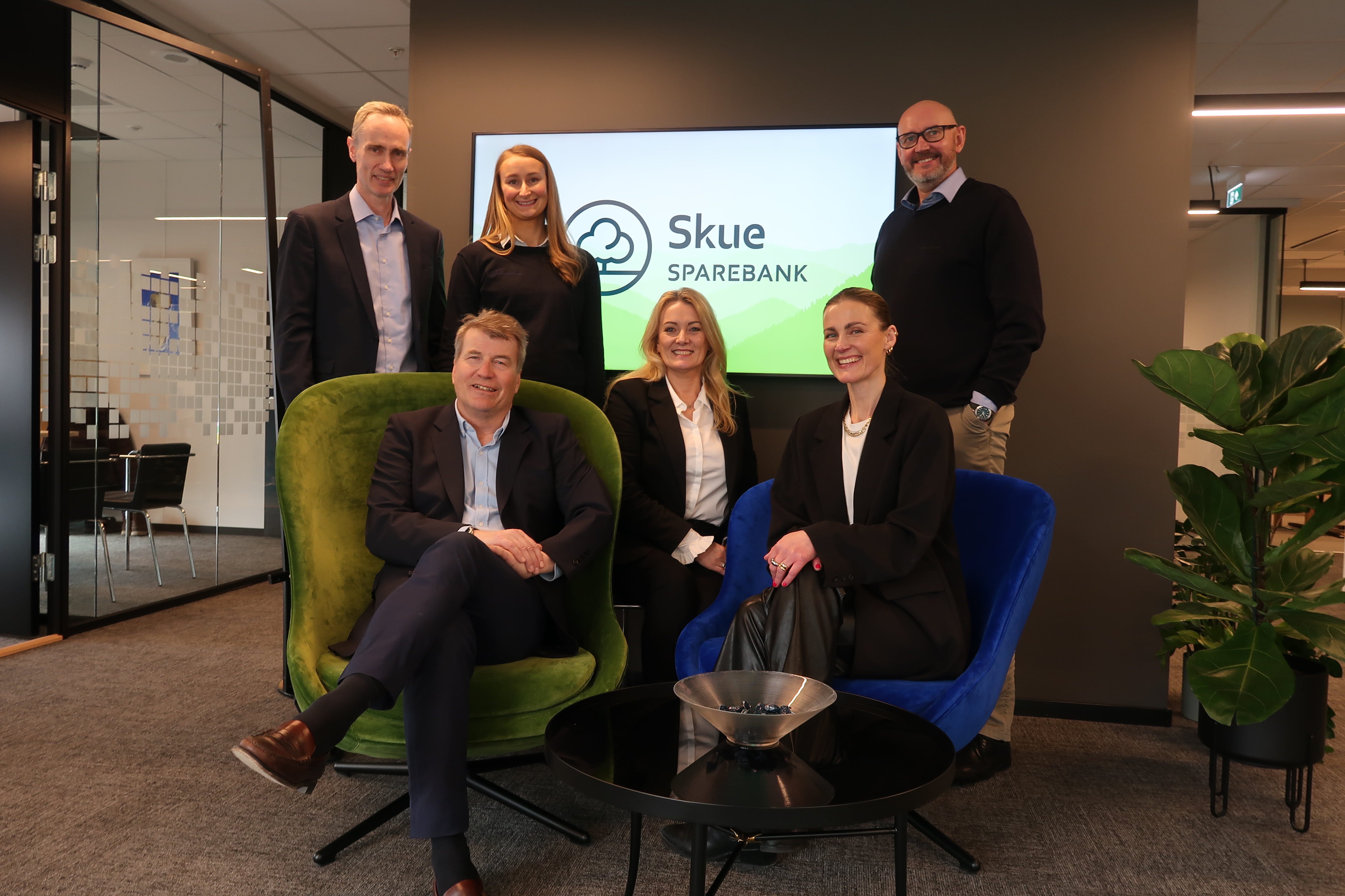 gruppebilde av ansatte på kontoret i Kongsberg