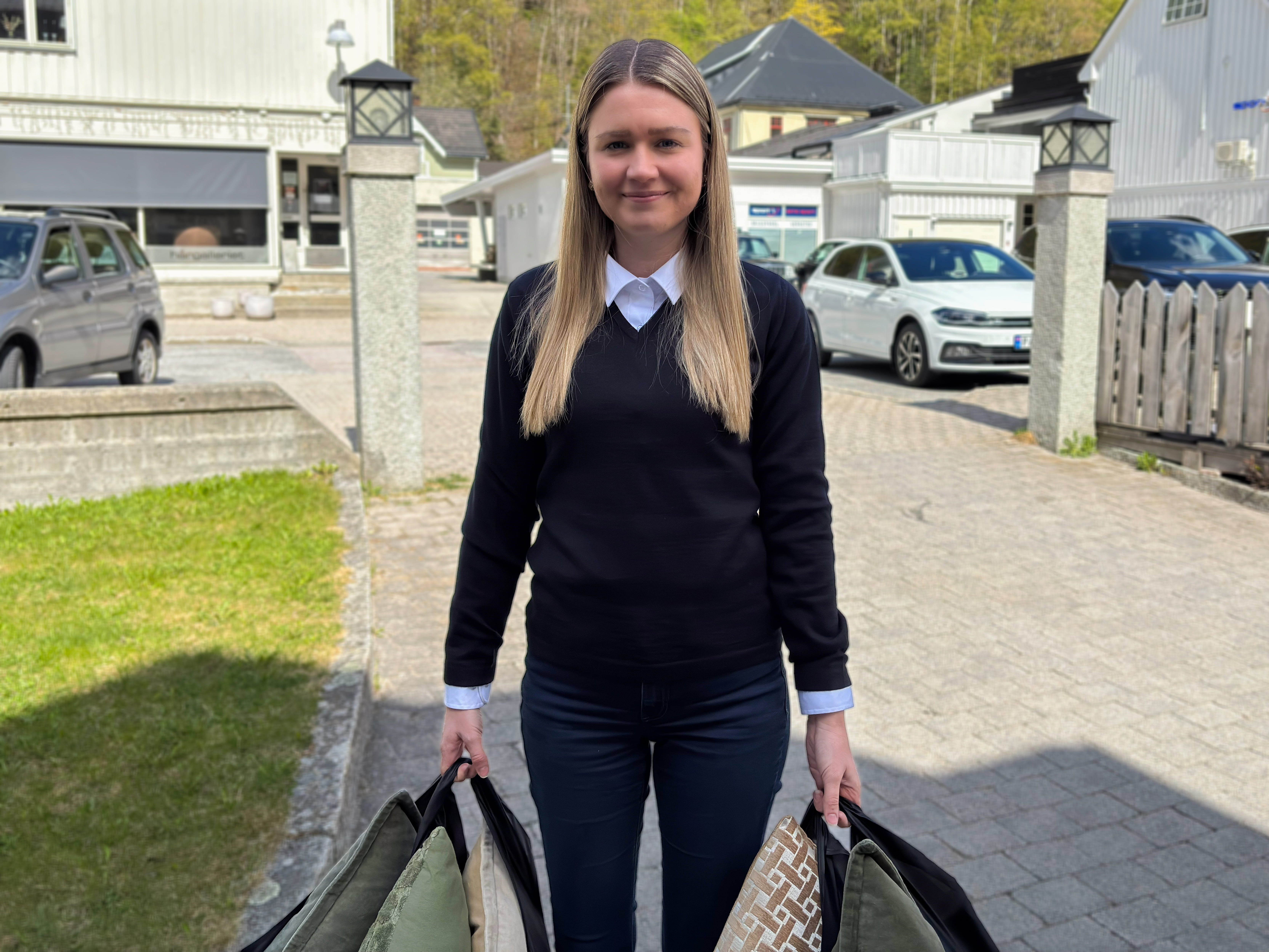 Rådgiver ute med handleposer