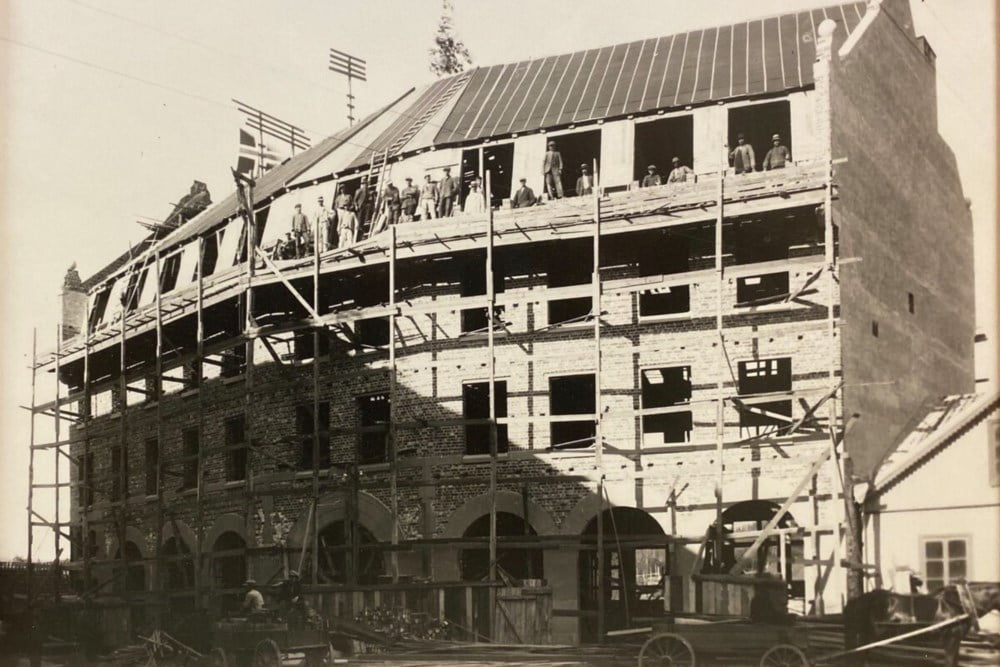 Bankens lokaler i Hønefoss sto klart i 1915.