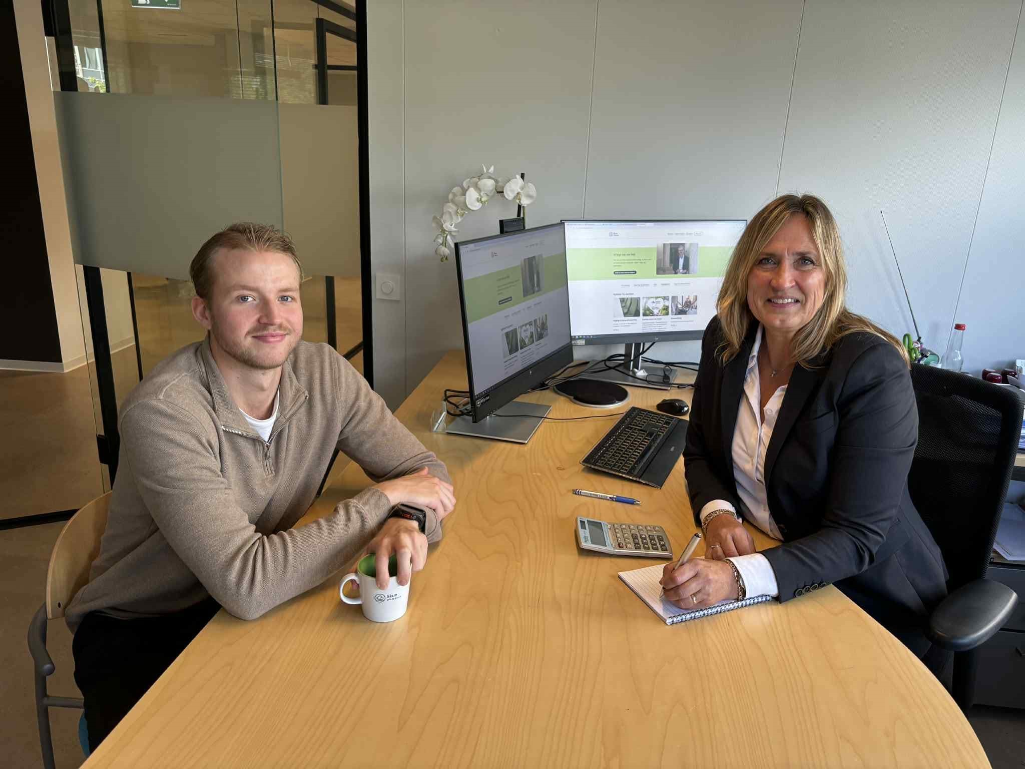 Kunde og rådgiver i møte