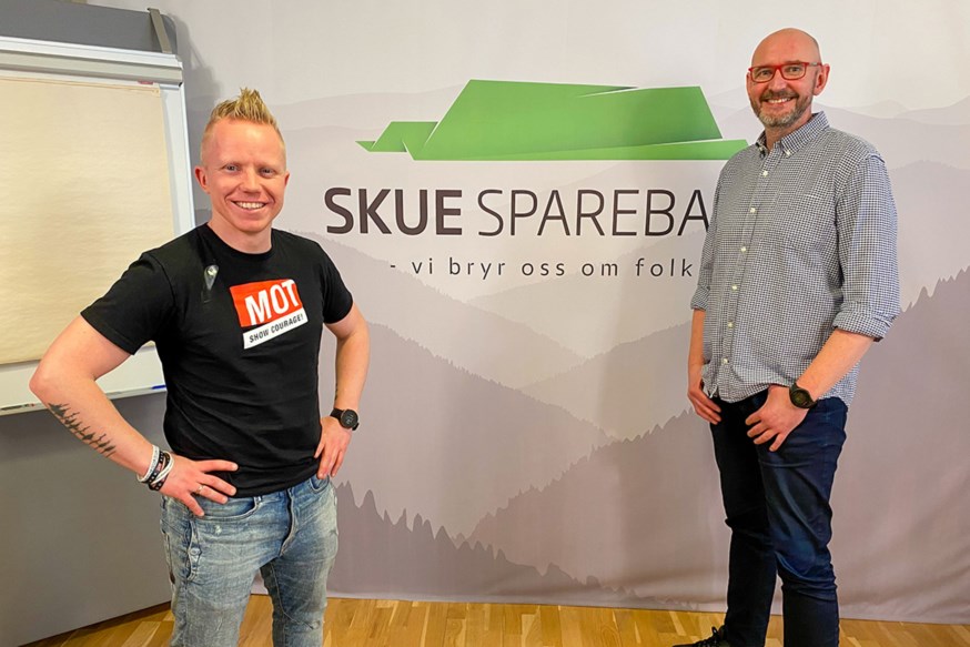 Skue-TV episode 2 med Jan-André Olsen fra MOT. Her sammen med programleder Per Skøien.